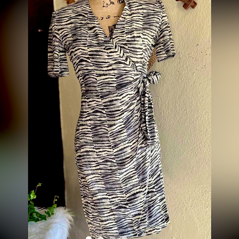 NWT silk Adrianna Papell wrap dress Zebra Print Wrap Dress 100% silk fabric